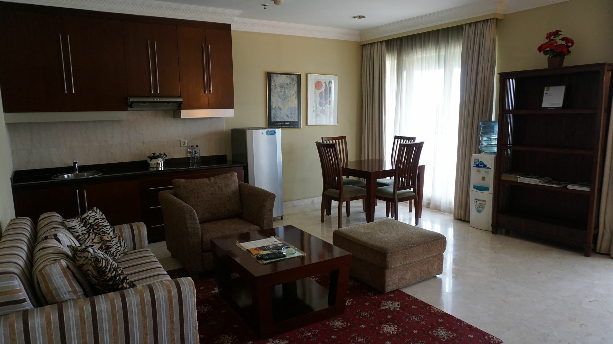 Roosseno Plaza Serviced Apartment ジャカルタ エクステリア 写真